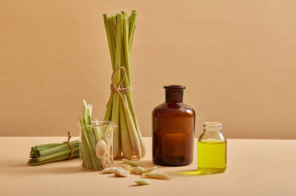 How to Make Lemongrass Oil Spray for Room Freshening