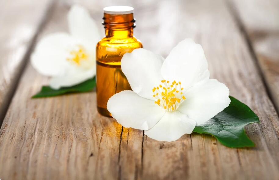 Jasmine Essential Oil: Functions, Uses, and Precautions