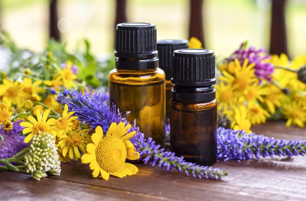 What Essential Oils are Safe for Sensitive Skin?